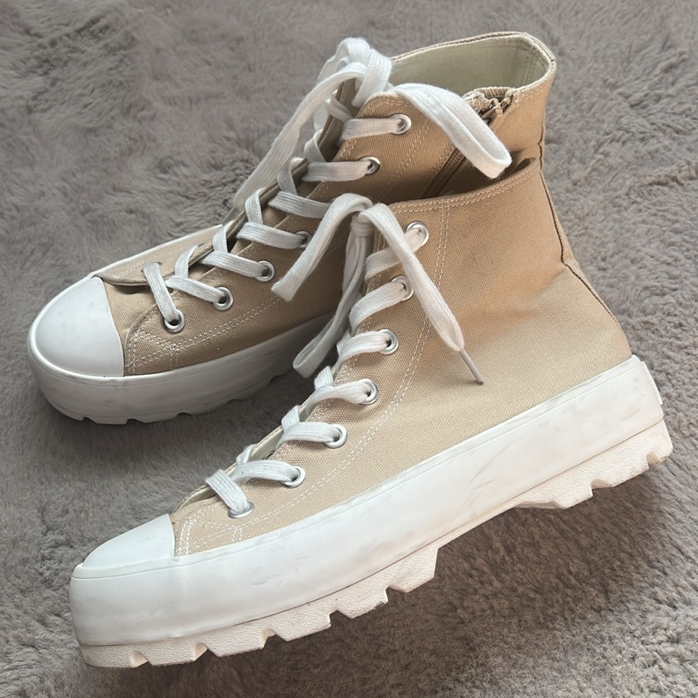 Sincerely Jules 9.5 beige White ankle sneakers 👟